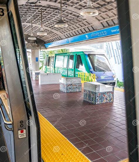 Miami Usa September 10 2019 Metro Mover Train On The Station In Downtown Miami Metro Mover