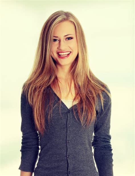 Das Schöne Blonde Mädchen in Einem Badezimmer Stockbild Bild von