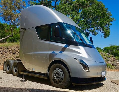 Review Tesla Semi Truck 2021: The Game Changer