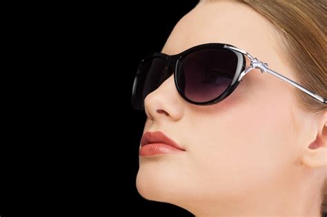 Premium Photo Thoughtful Classy Blonde Wearing Sunglasses