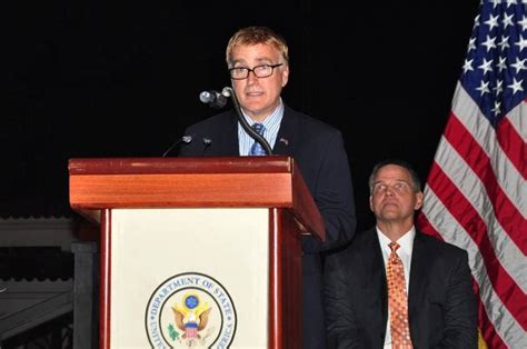 Conocen acción de amparo contra presunto activismo gay embajador EE UU