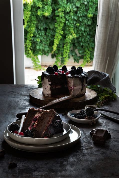 Naked Cake Al Cioccolato Crema Di Ricotta E Composta Ai Frutti Di Bosco