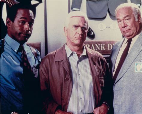 NAKED GUN 8X10 PHOTO MOVIE PICTURE OJ SIMPSON LESLIE NIELSON GEORGE KENNEDY Photographs