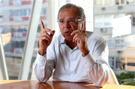 Paulo Guedes quer desindexar gastos do orçamento Seu Dinheiro