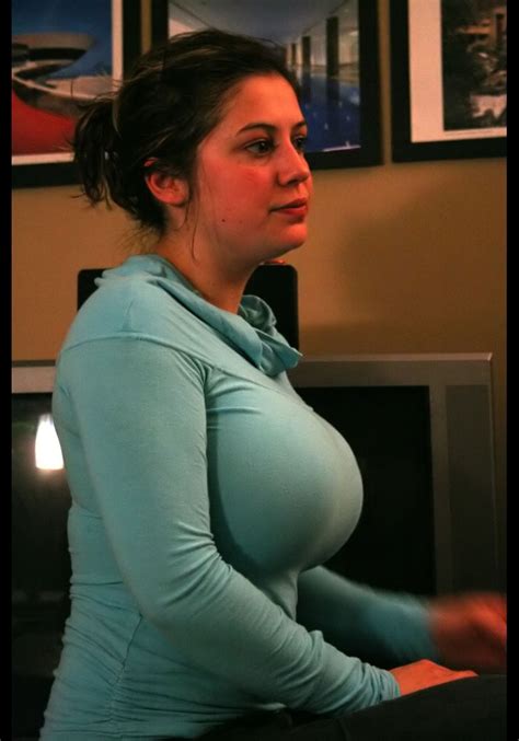 Tight Sweater Porn Pic