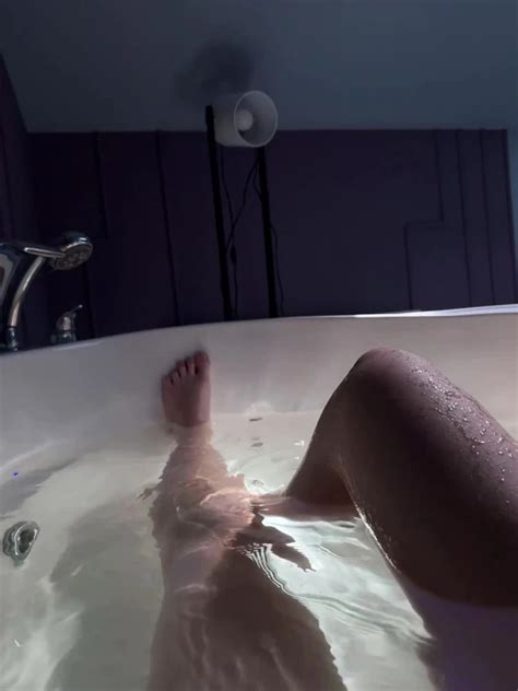 Big Legs In Bathroom Close Up Close Up Porn Feat Skinny Lady69 XHamster