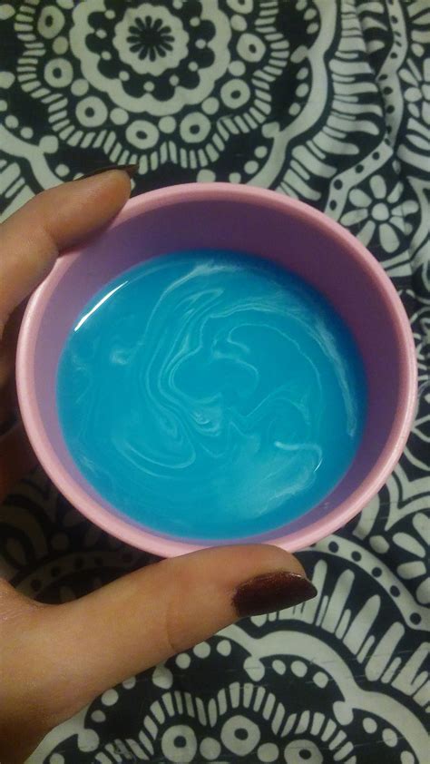 Poured the last of my kool aid and got a trippy effect : r