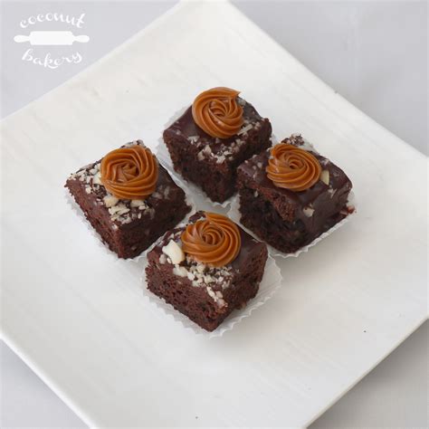 Mini Brownie De Almendras Y Manjar Pasteleria Coconut Bakery