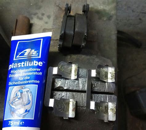 Ревизия тормозов. Наблюдаем за SLIPKOTE 211, мажем TRW PFG 110 ...