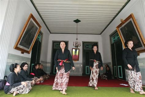 abdi dalem wajib lestarikan budaya lebih  warga lain esposid