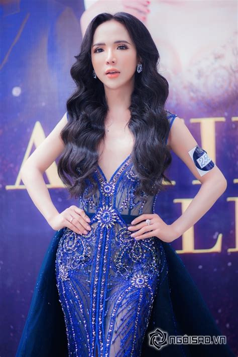 Hot girl Trần Đoàn xinh đẹp trong trang phục của NTK Đỗ Long