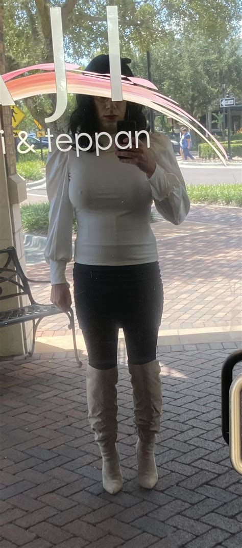 I Think This Top Makes My Tits Look Great This Was On My Walk From The Car To Victorias Secret