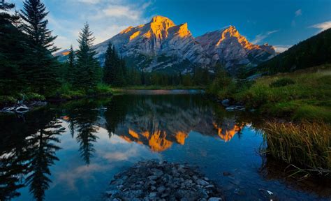 Scenic Nature Wallpaper for Your Desktop
