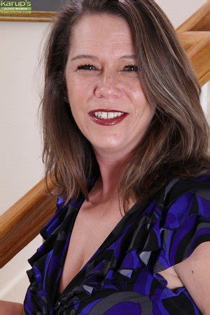 Sexy Milf Masturbation XXX Dessert