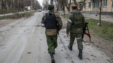 Donbas Conscripts Given Guns From 1800s And Forced To Drink Water From