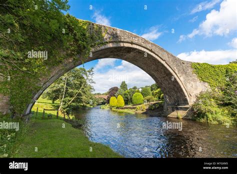 Cobblestone bridge hi-res stock photography and images - Alamy