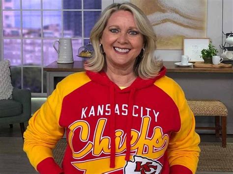 Mary Beth Roe Qvc Host Age Height Husband Mrdustbin