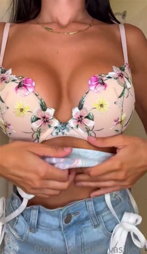 Scarlet Vas Shower Nude