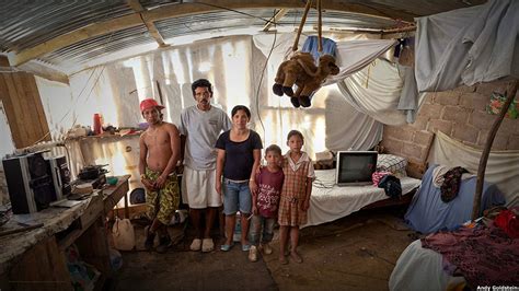 BBC Brasil Notícias Fotógrafo lança olhar sobre pobreza na América Latina