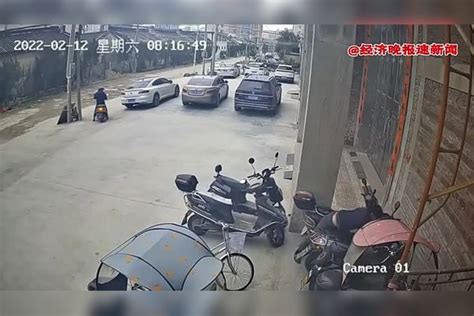 监控实拍窃贼偷盗电瓶车一幕，网友：天网恢恢，疏而不漏电瓶车窃贼天网恢恢