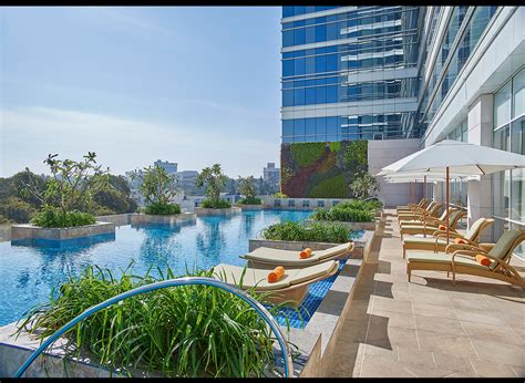 Pool Deck Image | Shangri-La Hotel Bangalore