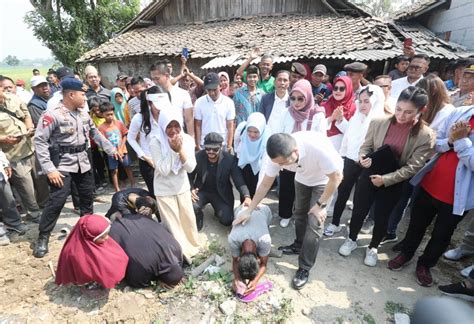 Foto Melalui Program Uang Kaget Dan Bedah Rumah Mnc Tv Ht Berikan