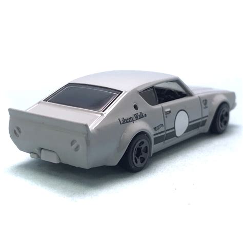 T Hunted Dois modelos inéditos na linha básica Hot Wheels de