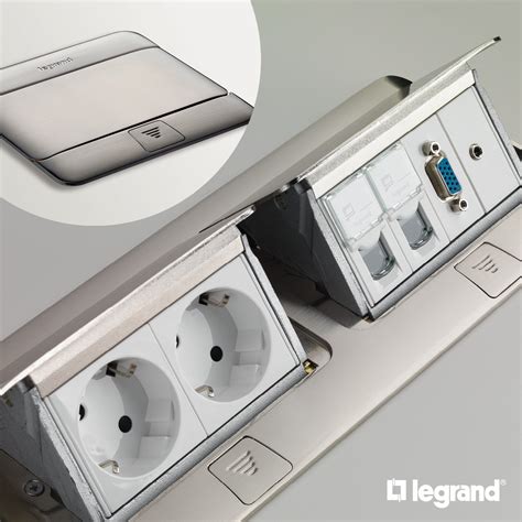 Legrand - Връзката към захранване и интернет в офиса може...