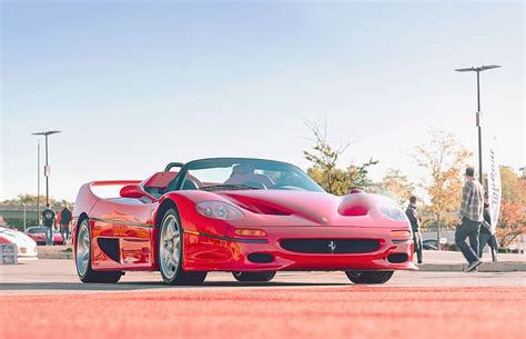 City Red F50 People Hd Wallpaper Wallpaperbetter