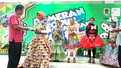 Unik Dan Menarik Lomba Fashion Show Produk Bank Sampah Yang Digelar