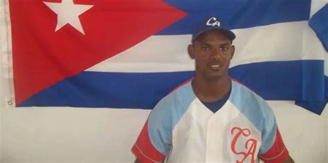 Desde México el pelotero cubano Yorelvis Charles espera el parole para