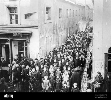 Food Shortage 1917 Hi Res Stock Photography And Images Alamy