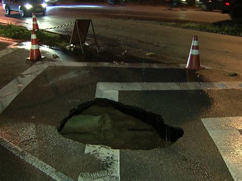 G1 Erosão interdita marginal do Anel Rodoviário de BH diz polícia