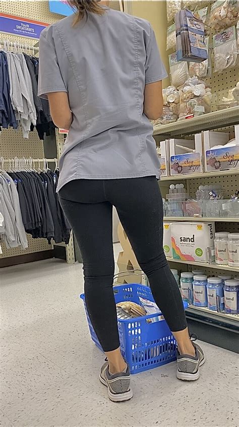 Petite Slim Thick Latina Milf With Nicy Body Spandex Leggings