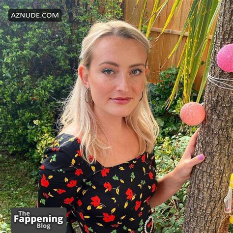 Amelia Dimoldenberg Sexy And Hot Photos Collection AZNude