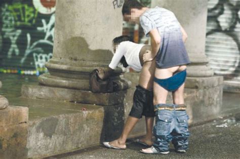 Curvele Românce Fac Sex în Stradă Libertatea