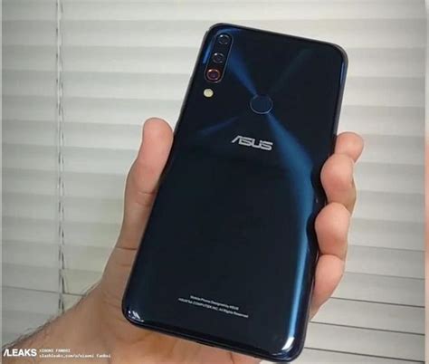 華碩zenfone 6真機曝光：後置三攝指紋奇葩劉海開孔 每日頭條