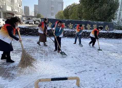 定远县团员青年志愿者扫雪破冰青春护航安青网