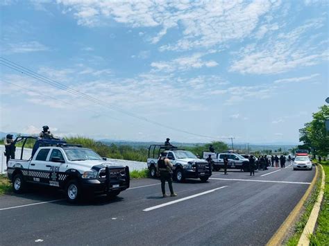 Taxistas querían manifestarse en Xalapa pero SSP los retiene en