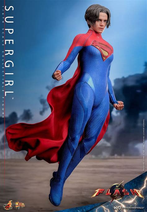 Supergirl Sixth Scale Figure By Hot Toys Supergirl Supergirl Movie Supergirl Comic