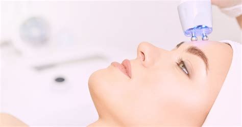 7 Benefits of Microcurrent Therapy for Your Face