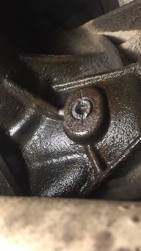 Верный способ открутить заливную пробку на редукторе — Land Rover Range ...