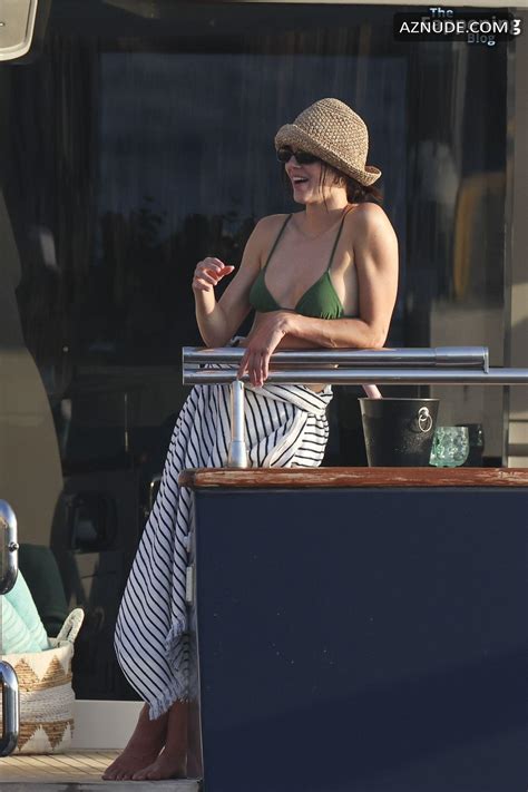 Kendall Jenner Sexy Spotted Showing Off Her Amazing Body Wearing A Hot Green Bikini At Ibiza