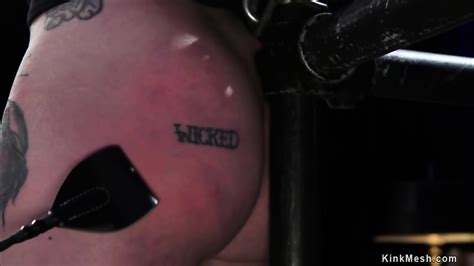 Lezdom In Latex Whips Alt Lesbian Sub