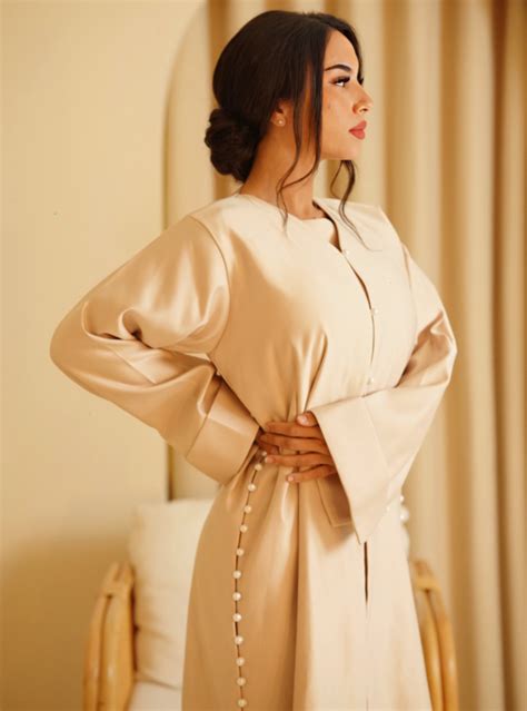 Syrina Nude Piece Set In Japanese Silk Very Elegant And Comfortable Available In Beige And