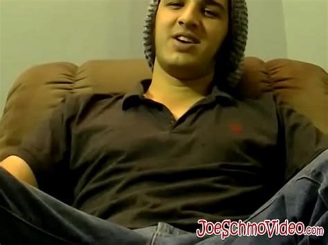 Chico Gordo Chupa Una Gran Polla Peluda Y Hace Que Su Amigo Se Corra XVIDEOS