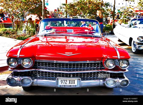 50er Jahre Roten Cadillac Cabrio Im Klassischen Oldtimer Boot Sale 4