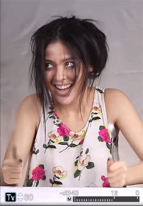 Hot girl trứng rán cần mỡ lại khiến cộng đồng mạng nổi da gà với màn hóa thân diễn như không