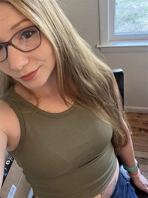 3317 Best Hot Mom Images On Pholder Cougars And Milfs Sfw Charli Damelio Mommy And Am I Hot SFW