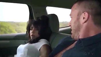 pag Chopra Quantico2 Escena de besos calientes en el baño XVIDEOS